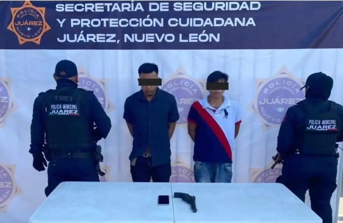 Detienen en Juárez a dos hombres con vehículo robado tras persecución
