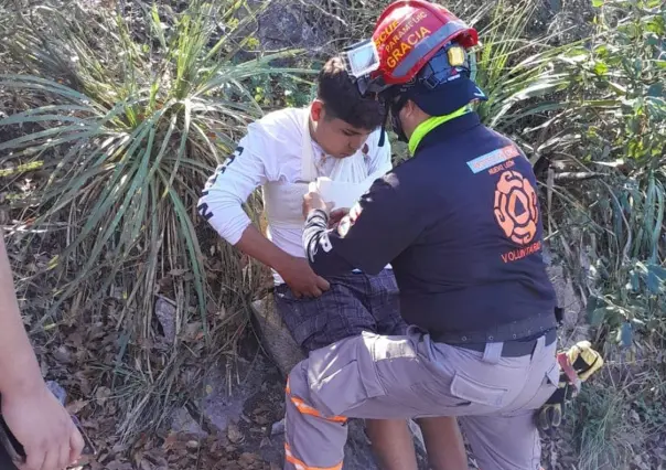 Protección Civil de Nuevo León rescata a joven lesionado en el Cerro de la Silla