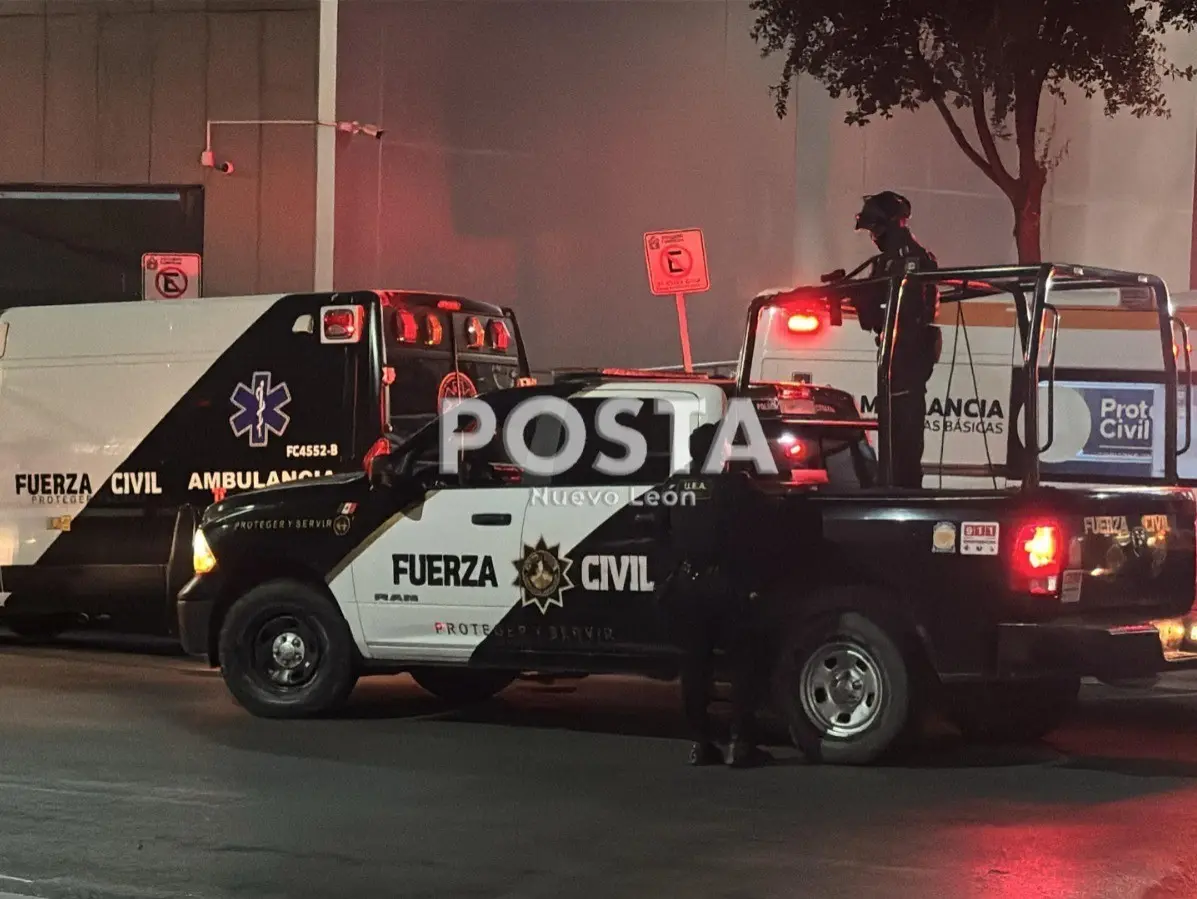 Elementos y patrullas de Fuerza Civil vigilando la zona del ISSSTELEON. Foto: POSTA MX.