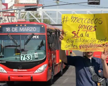 Bloqueos comerciantes CDMX: Cierre de líneas de Metrobús y rutas alternas