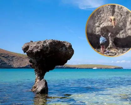 Turistas se suben a El Hongo de Balandra y despiertan la indignación de los paceños