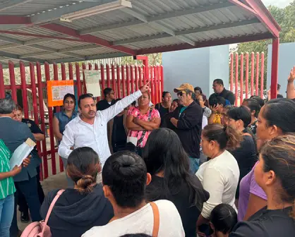 Se manifiestan padres de familia de la Secundaria Enrique Guerrero Montaño en Los Cabos