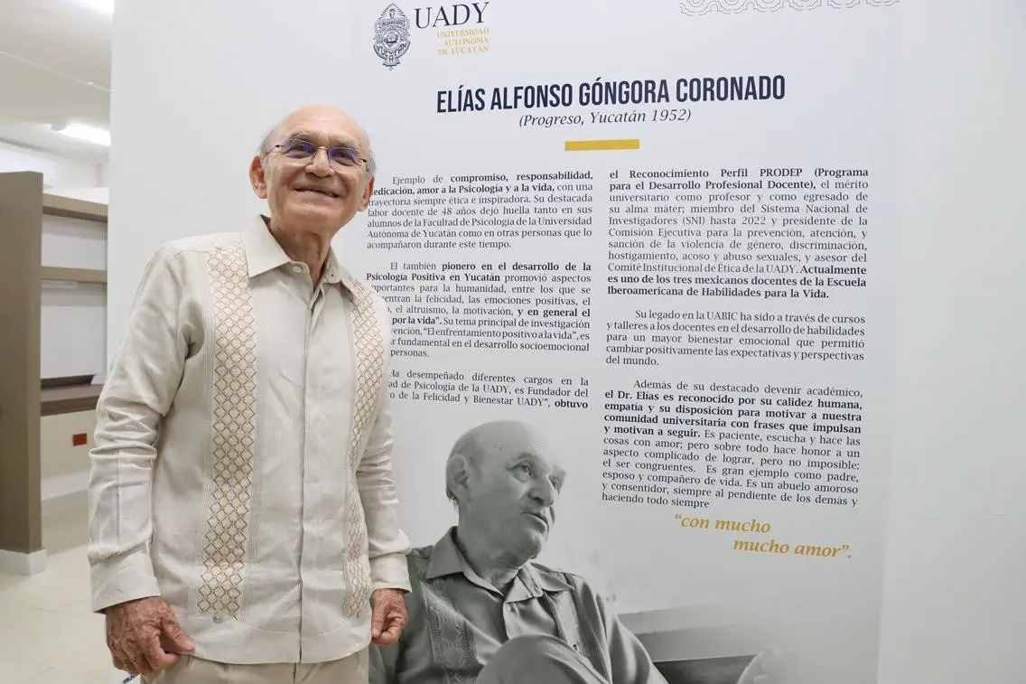 El profesor investigador jubilado doctor Elías Góngora Coronado fue recocido por las autoridades de la UADY con un espacio que llevará su nombre.- Fuente UADY