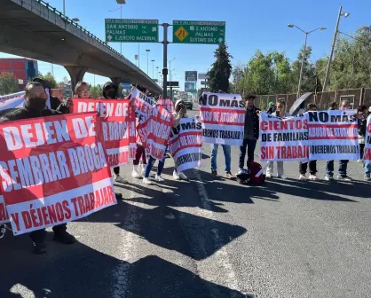 Van contra Atarraya; trabajadores de barberías bloquean Periférico en Naucalpan