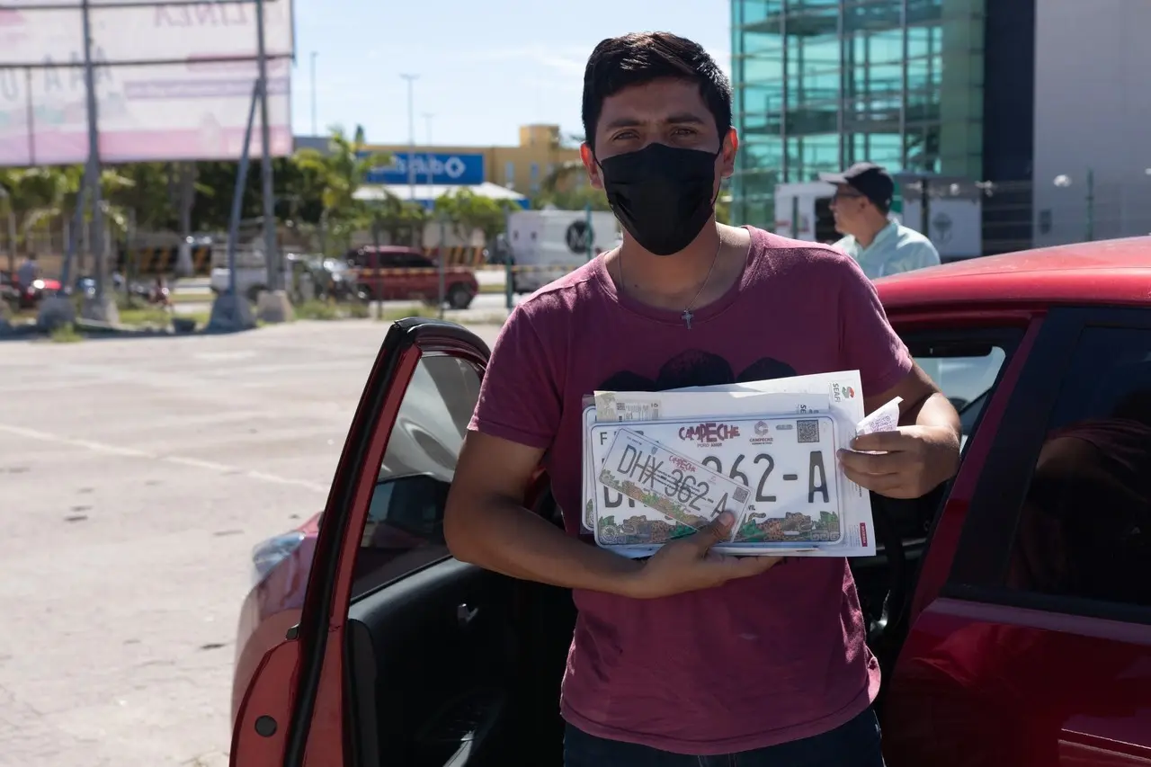 En Campeche los ciudadanos tienen que realizar el refrendo vehicular y es una medida que busca fortalecer la recaudación de impuestos.- Fuente SEAFI