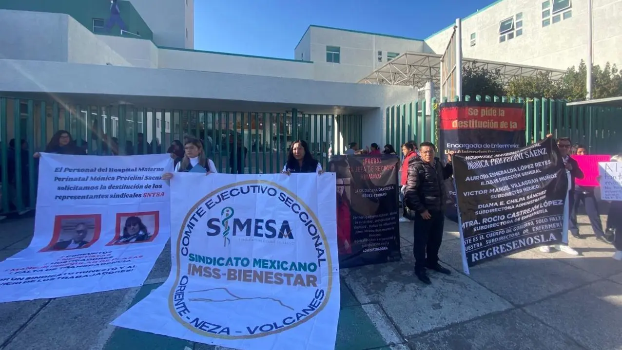 Bloqueo en Toluca; trabajadores de la salud se quejan por falta de insumos y hostigamiento. Foto: POSTA