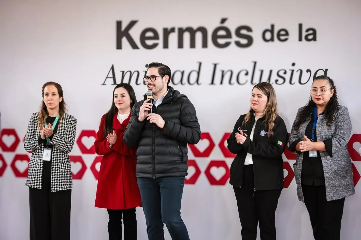 El Presidente Municipal, David de la Peña Marroquín y su esposa, Olga Amalia Villalón Toba, en la primera Kermés de la Amistad Inclusiva. Foto: Gobierno de Santiago