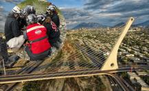 Milagroso rescate en el puente atirantado: mujer sobrevive tras caer al Río Santa Catarina l VIDEO