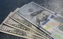 Peso mexicano vuelve a caer frente al dólar tras anuncio de aranceles
