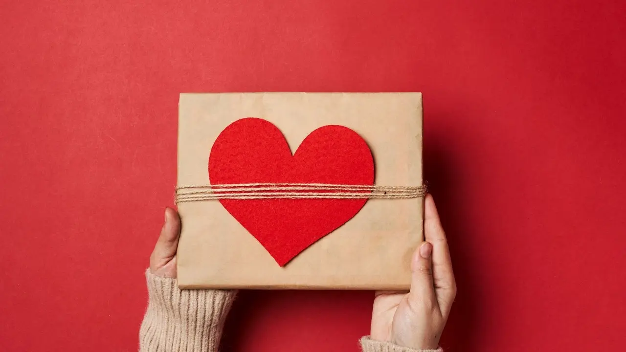 ¿Cuáles son los regalos más populares del 14 de febrero? Foto: Canva