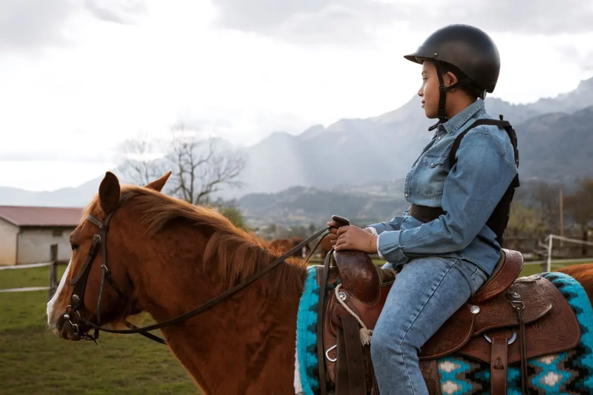 Montar a caballo y practicar equinoterapia ofrecen múltiples beneficios físicos y psicológicos/Foto: Source