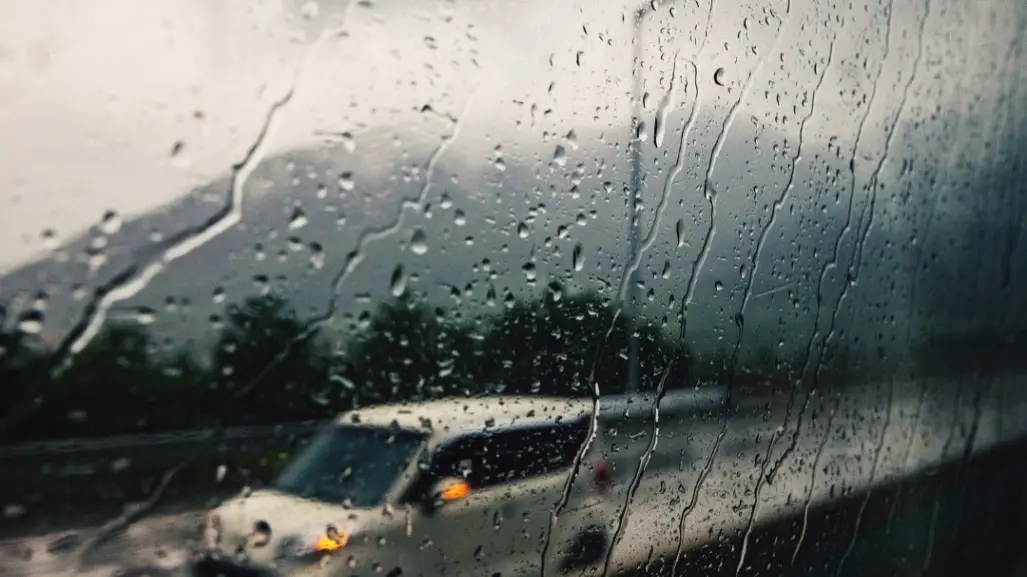 Frente frío trae lluvias y descenso en las temperaturas en Monterrey