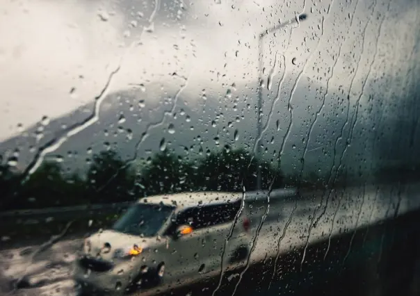 Frente frío trae lluvias y descenso en las temperaturas en Monterrey