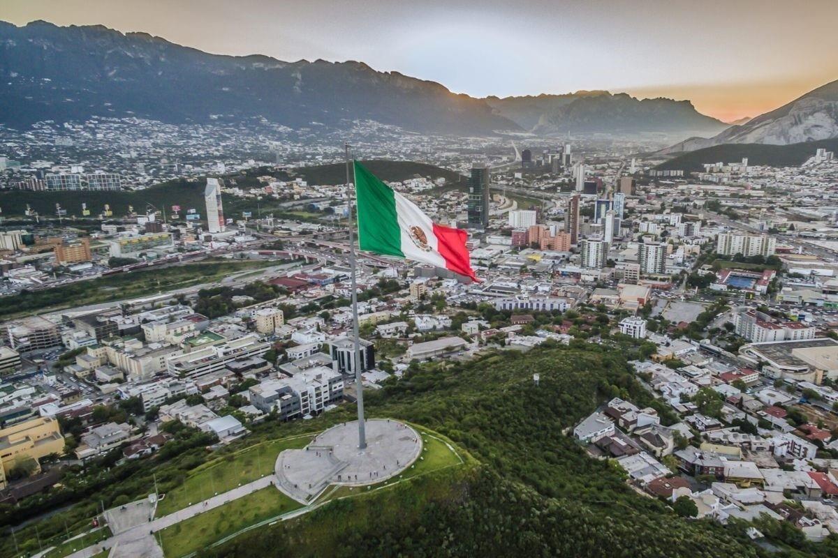 Al Cerro del Obispado desde el centro de Monterrey en transporte público. Foto: Nuevo León travel