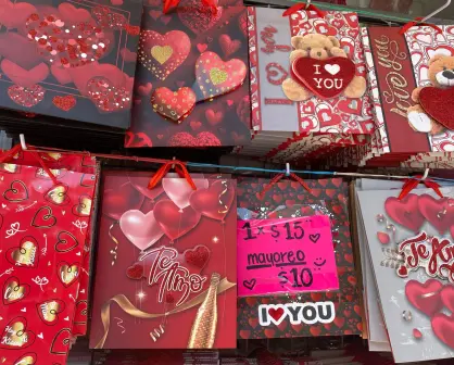 ¿Es bueno regalar el 14 de febrero? Las parejas creen que la tradición debe seguir