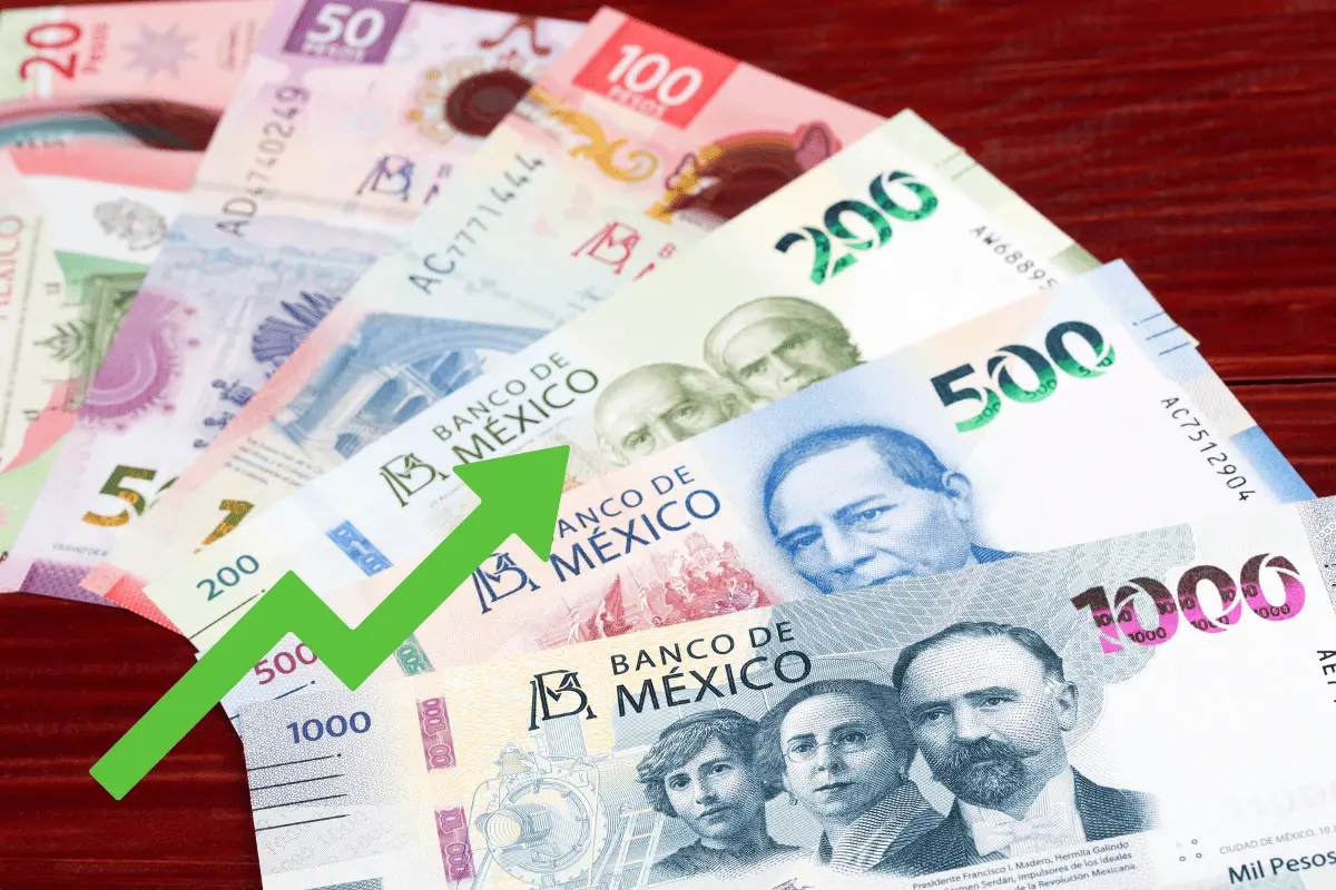 El peso mexicano muestra una apreciación frente al dólar este viernes 14 de febrero, impulsado por un debilitamiento de la divisa estadounidense. Foto: CANVA