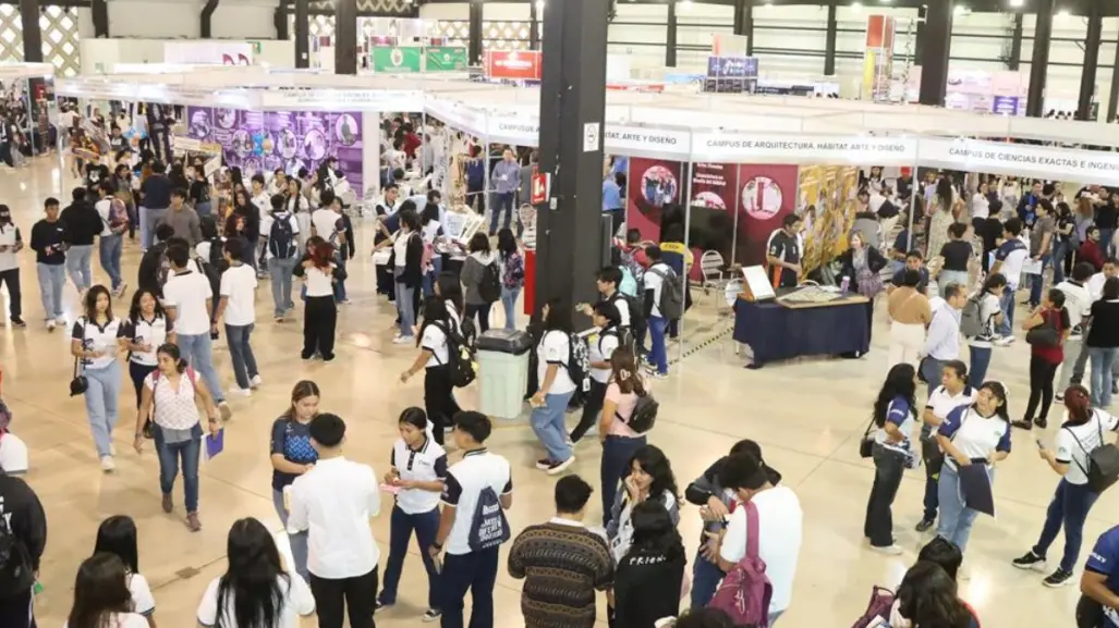 Orientan a las juventudes en la Feria Universitaria de Profesiones 2025