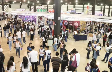 Orientan a las juventudes en la Feria Universitaria de Profesiones 2025