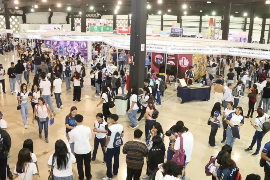 Orientan a las juventudes en la Feria Universitaria de Profesiones 2025