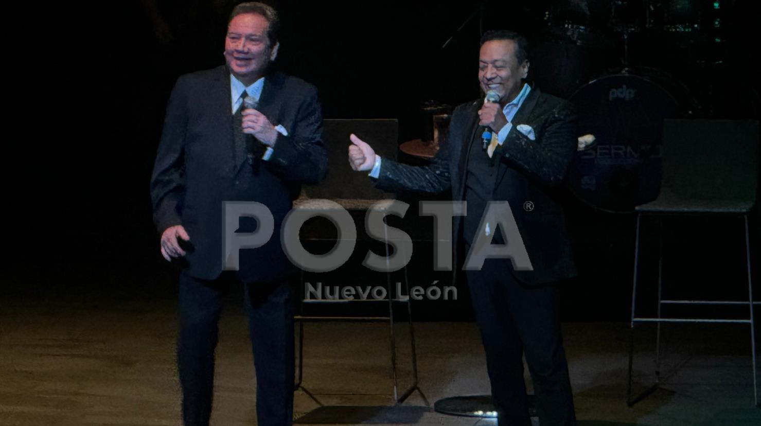 Jorge Muñiz y Carlos Cuevas deleitaron al público con canciones románticas y algunas de desamor. Foto: Mauricio Morales