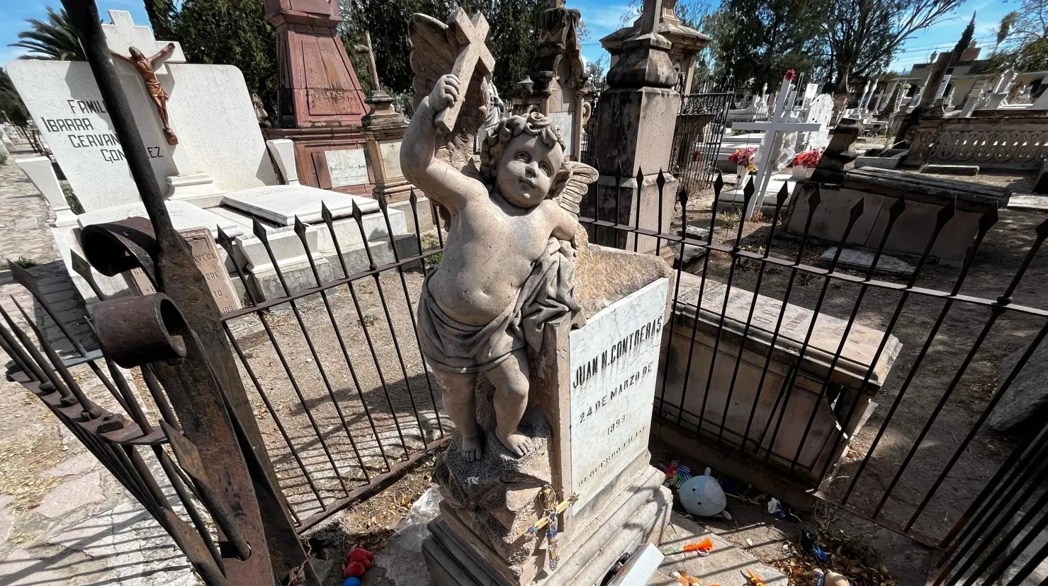 Foto: Alejandro Ávila | Si pasaste el 14 de febrero sin pareja este “ángel” del Panteón de Oriente puede ayudarte a encontrar a tu media naranja.