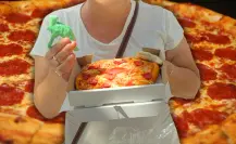 Dinopizzas, la novedad en el Festival del Queso de Bola en La Plancha