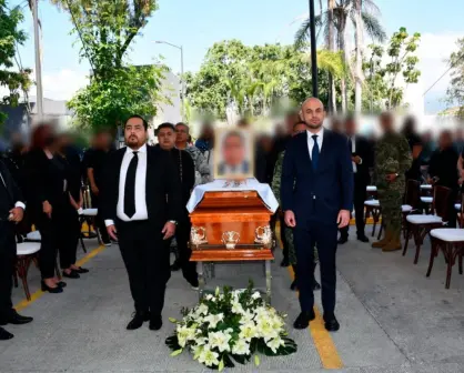 Rinden homenaje a agentes que murieron en enfrentamiento en Cuautla