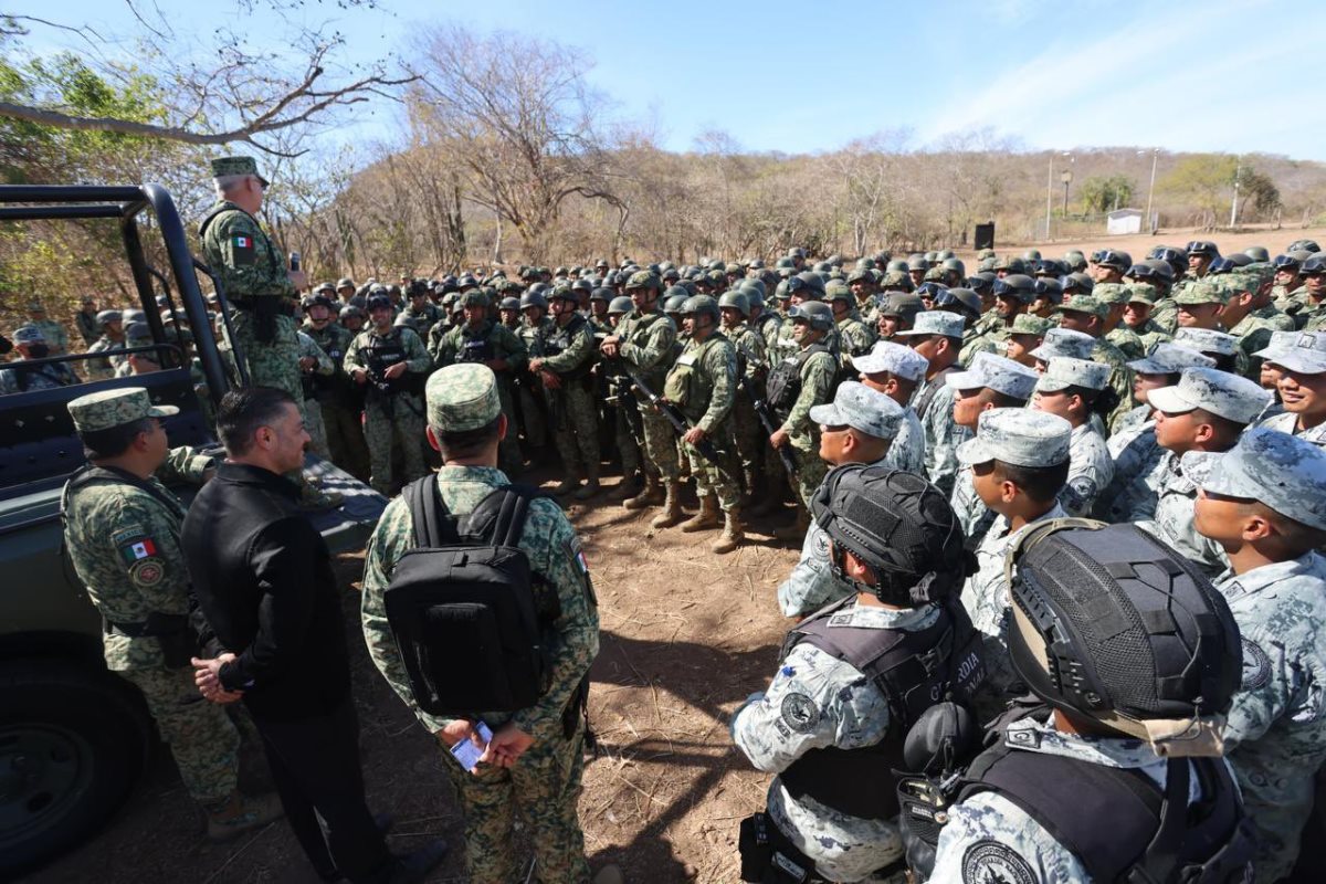 En Sinaloa el Ejército desmanteló 3 laboratorios clandestinos y 9 áreas de concentración de drogas. Créditos: @OHarfuch.