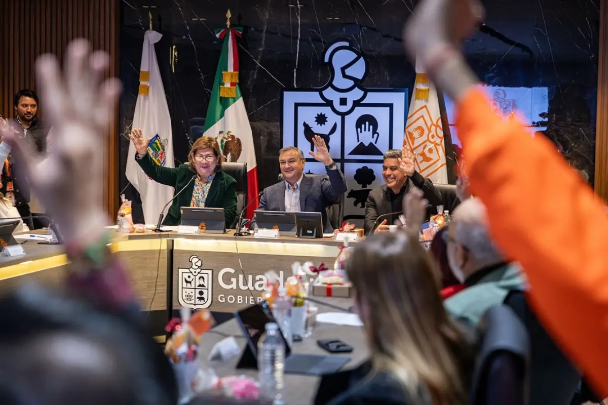 Héctor García en sesión de Cabildo por la regularización de predios en el municipio