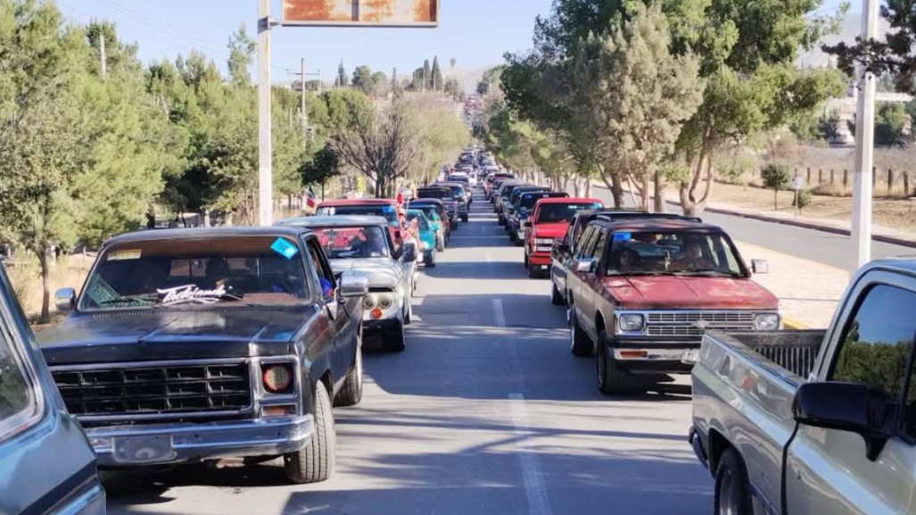 Arteaga celebra Día Nacional del Auto Antiguo a lo grande