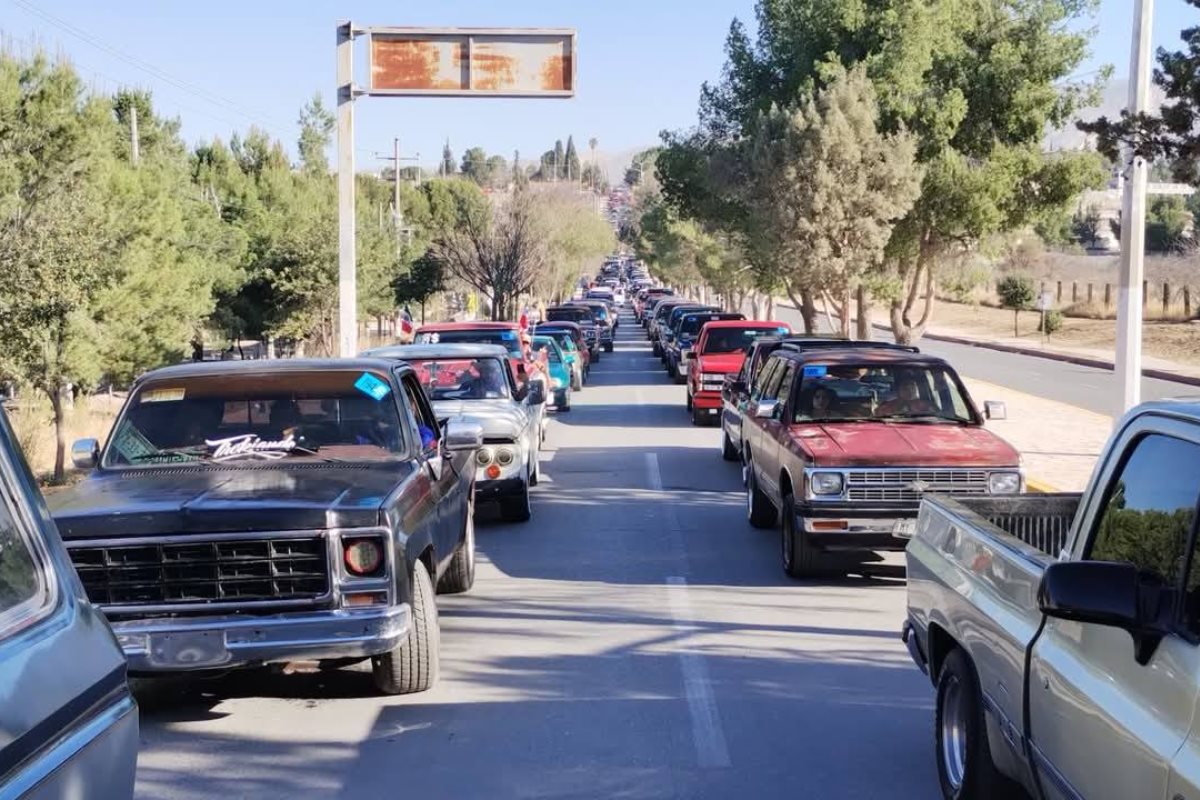 El Día Nacional del Auto Antiguo 2025 fue encabezado por la Presidenta Municipal de Arteaga, Ana Karen Sánchez Flores./Foto: Autos Clásicos de Saltillo