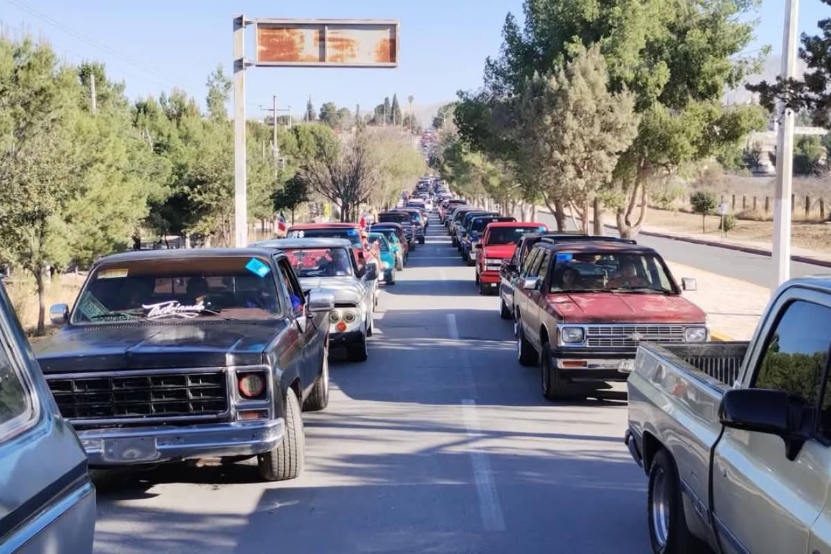 Arteaga celebra Día Nacional del Auto Antiguo a lo grande