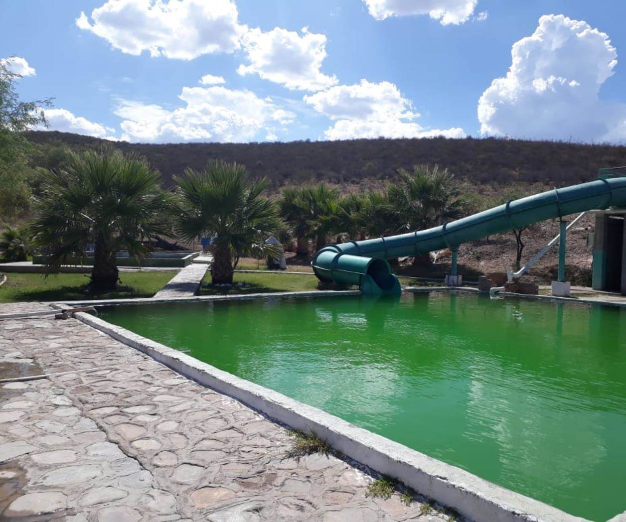 El balneario de aguas termales que está a 47 minutos de Peñón Blanco, Durango, en un pequeño pueblo