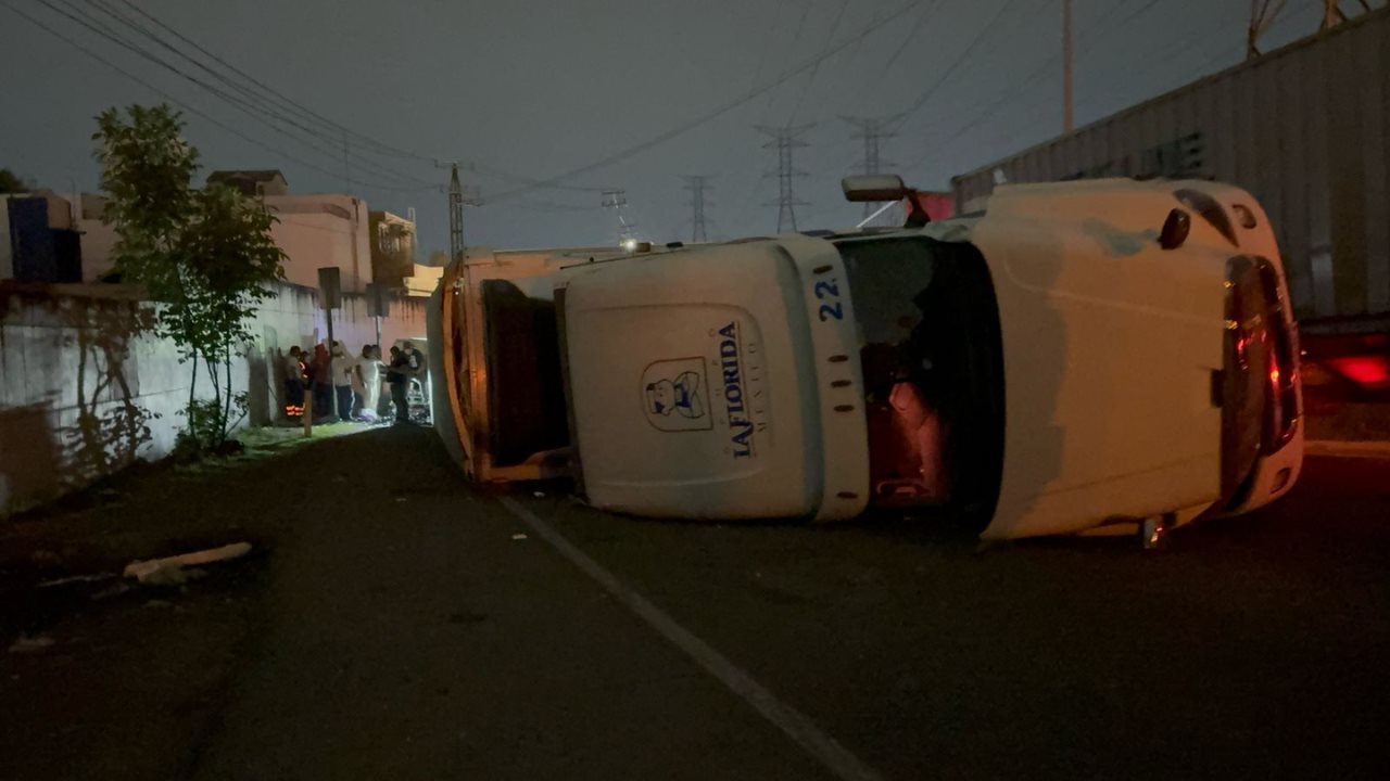 El conductor del tráiler conducía a exceso de velocidad, solo él resultó herido. Foto: Posta.