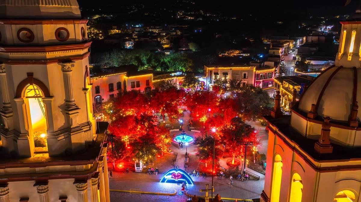 El municipio cuenta con hermosas plazas públicas, perfectas para disfrutar de un paseo tranquilo y sumergirse en su encanto colonial. Foto Facebook: David de la Peña