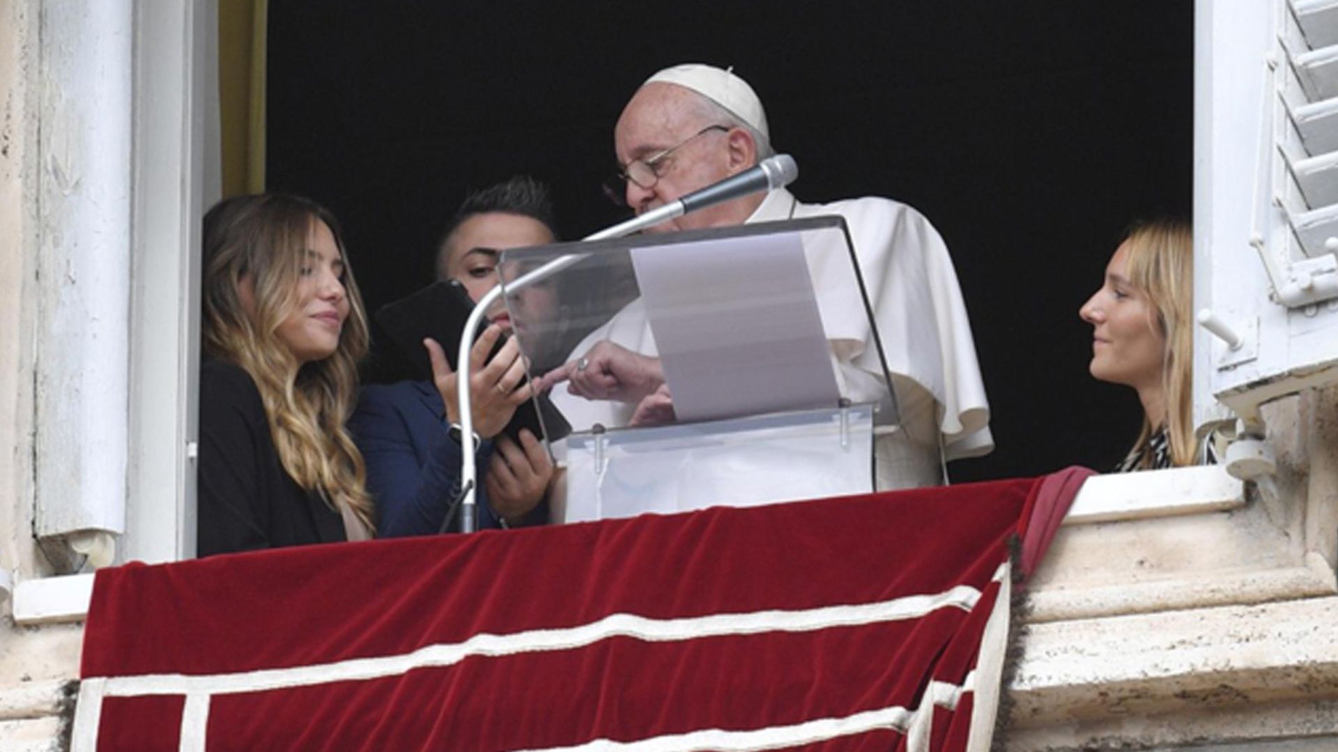 Papa Francisco mejora salud tras hospitalización de tres días