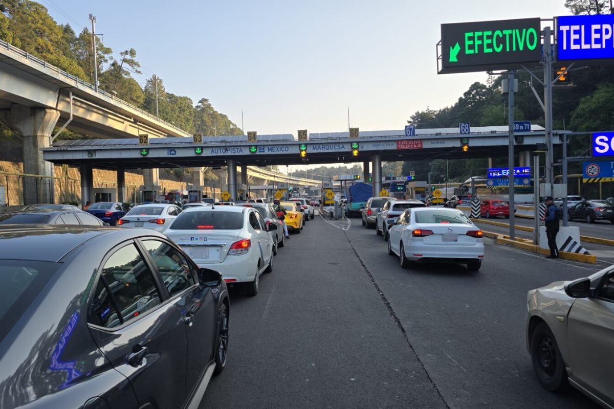 Carretera México-Cuernavaca afectada por la Megamarcha.    Foto: Ramón Ramírez