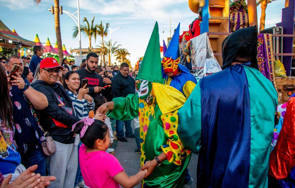 El desfile del Carnaval de La Paz 2025 recorrió el malecón con 51 contingentes. Foto: Alberto Cota / POSTA BCS