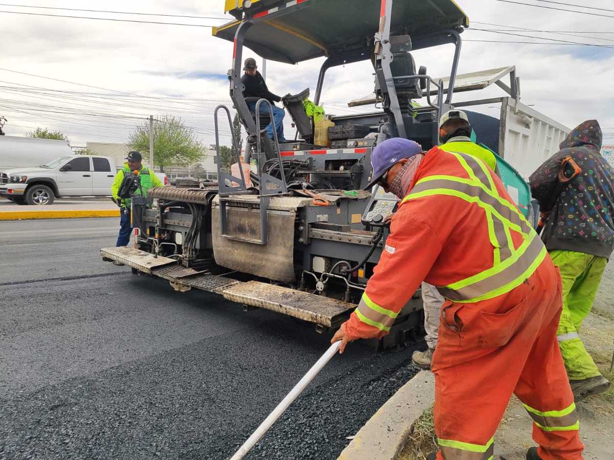 Labores de recarpeteo en el blvd. Nazario Ortíz Garza en Saltillo / Foto: Gobierno Municipal de Saltillo