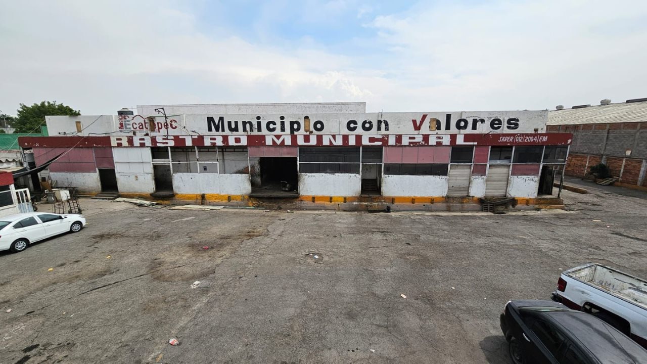 El rastro municipal de Ecatepec fue clausurado por operar en condiciones insalubres. Foto: Posta.