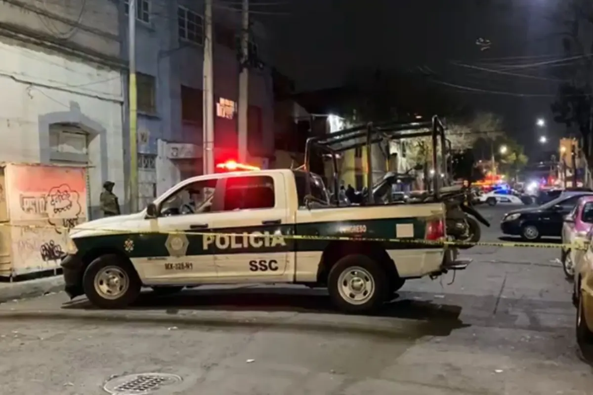 Patrulla de la SSC en la colonia Morelos, lugar donde se registró la balacera. Foto: Ramón Ramírez