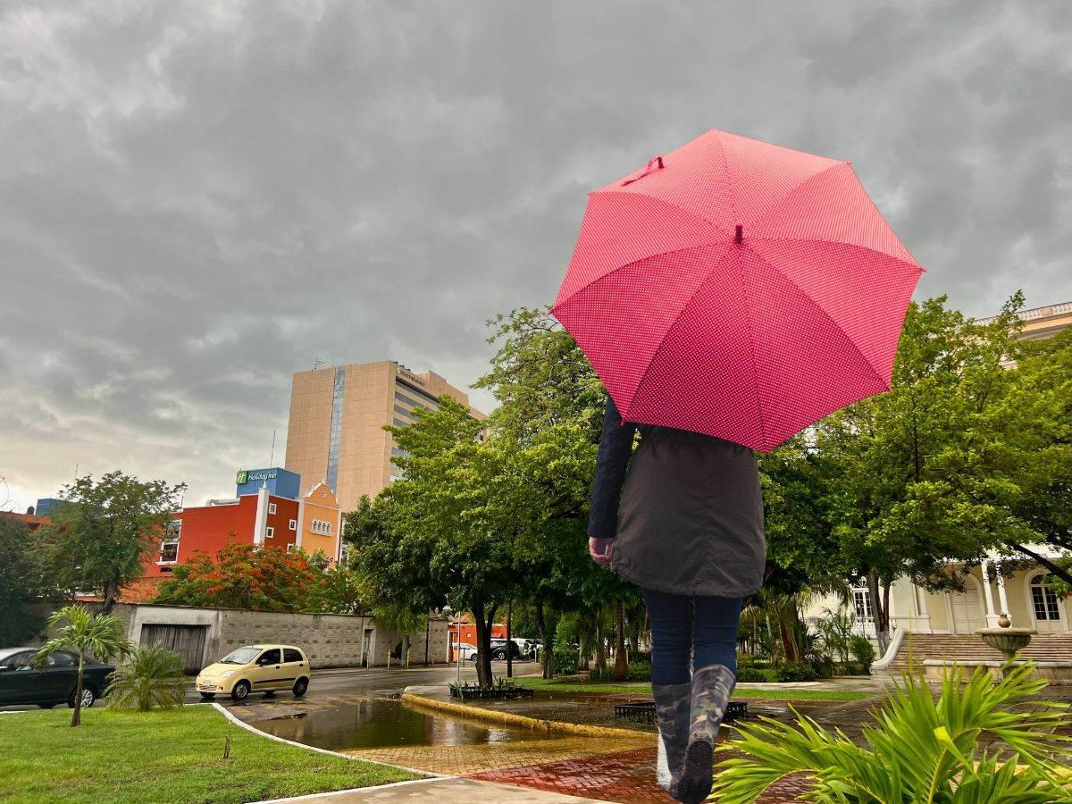 Los pronósticos para este martes indican que habrá chubascos debido al ingreso de aire húmedo.- Fuente archivo POSTA y Canva