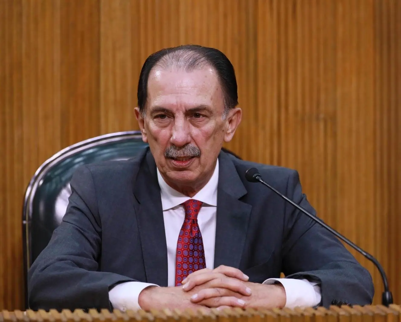 Javier Enrique Flores ante el Congreso de Nuevo León tras ser nombrado como Fiscal General de Justicia del estado. Foto: Armando Galicia.