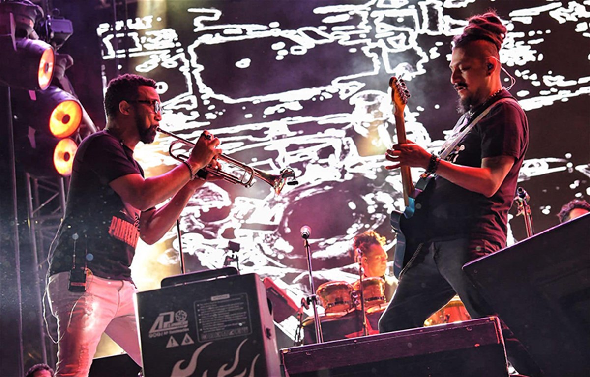 El concierto logró hacer bailar a los miles de presentes.