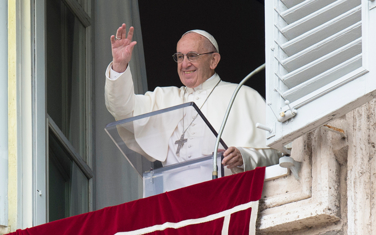 Papa Francisco permanecerá hospitalizado y cancelan agenda, anuncia Vaticano