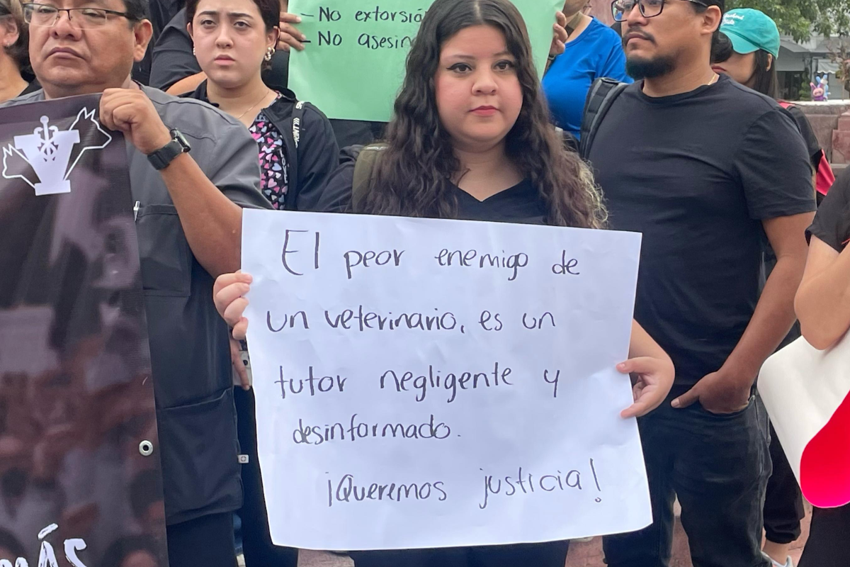 Veterinarios exigen justicia para Héctor, médico asesinado en el Estado de México. Foto: Axel Hassel