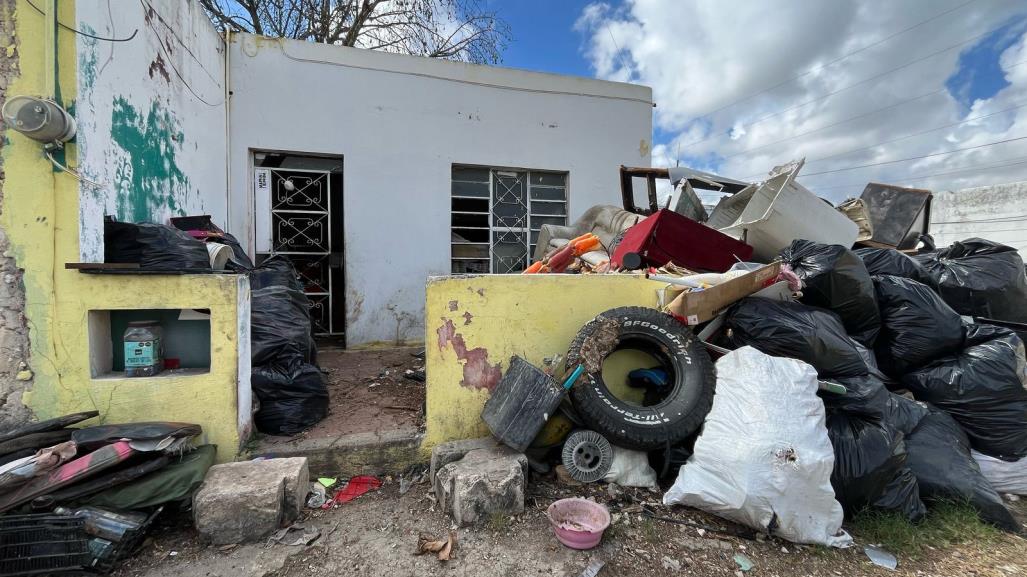 Así se ve la vivienda de un acumulador de basura en el Centro de Mérida