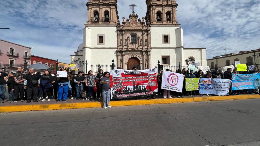 Se suma Durango a Marcha Nacional de Veterinarios contra la violencia; se manifiestan decenas