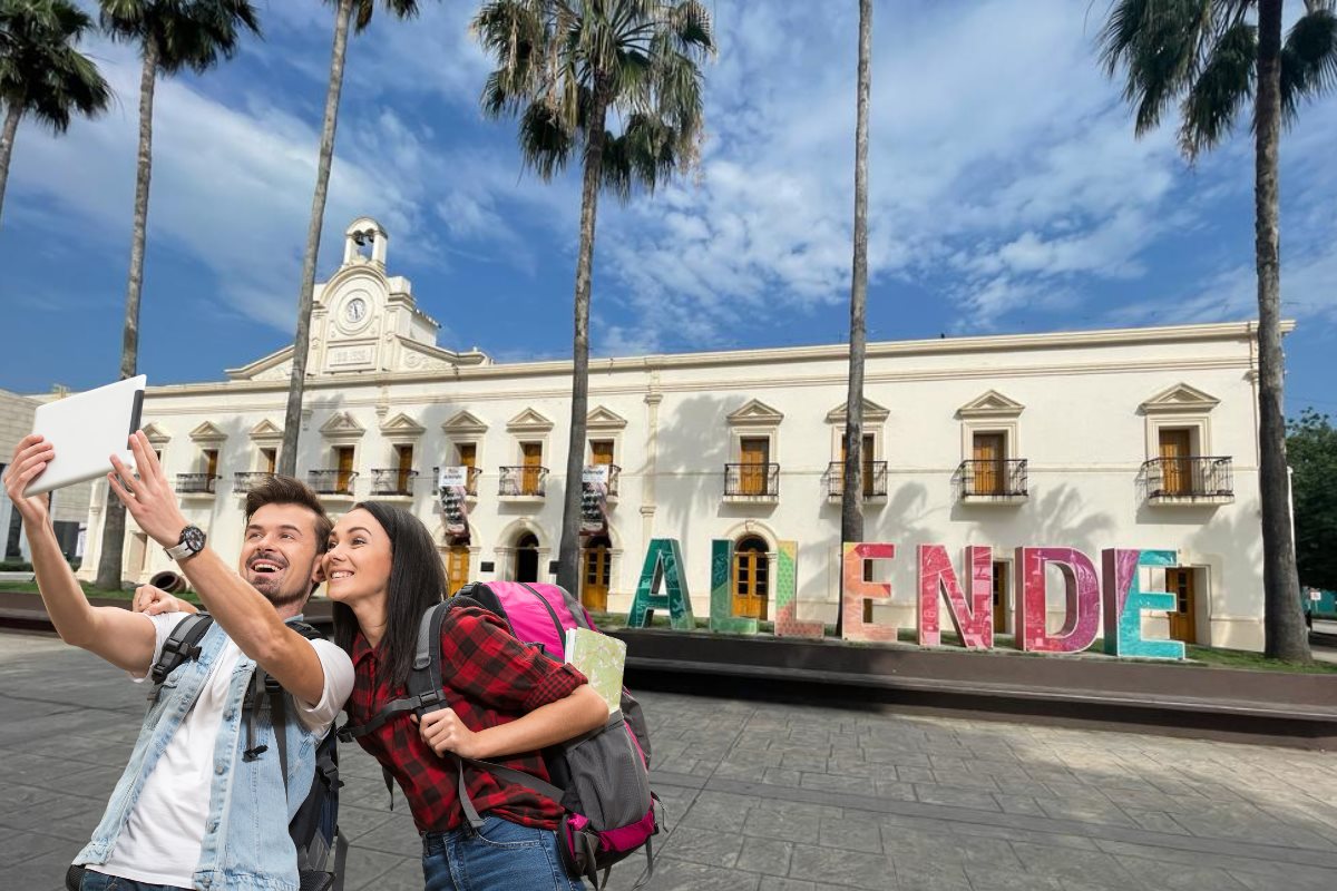 Turistas visitando el municipio de Allende Foto: Canva