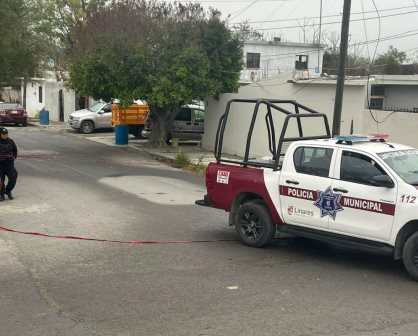 Casas y carros dañados a balazos en Linares